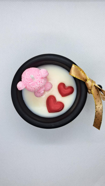 🕯️ Lumânarea „Teddy Love” — un gest mic cu un impact mare